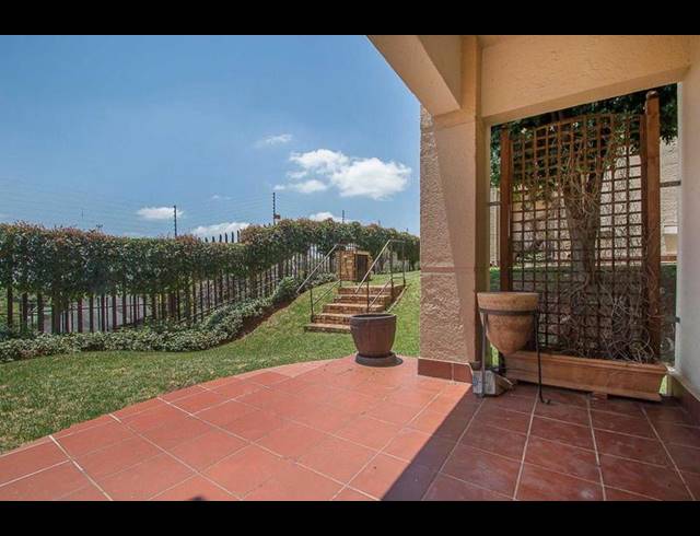 2 BEDROOM APARTMENT FOR SALE IN CONSTANTIA KLOOF
